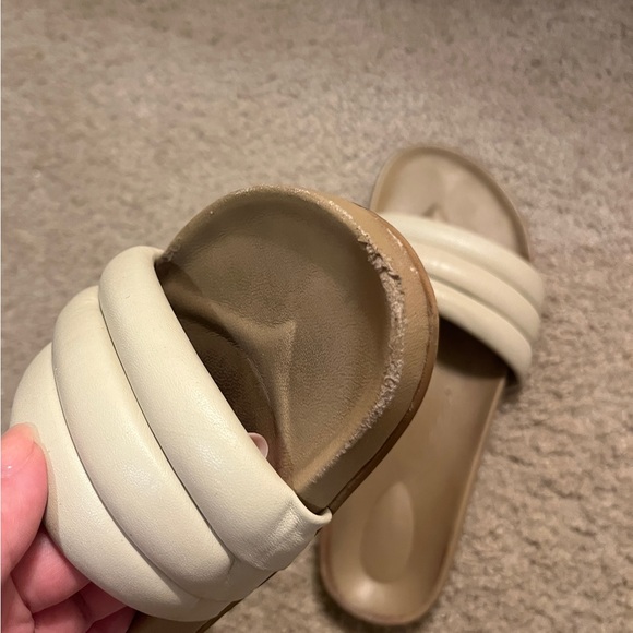 Beatrice Valenzuela - Shell Sandalia - Picture 3 of 7